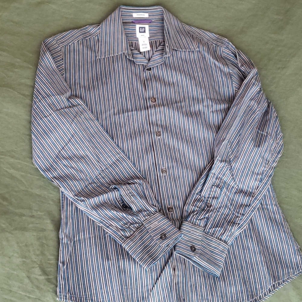 Striped GAP Buttons down men's shirt